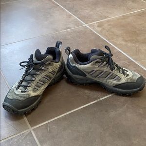 Woman’s Merrell 45 degree blade steel grey